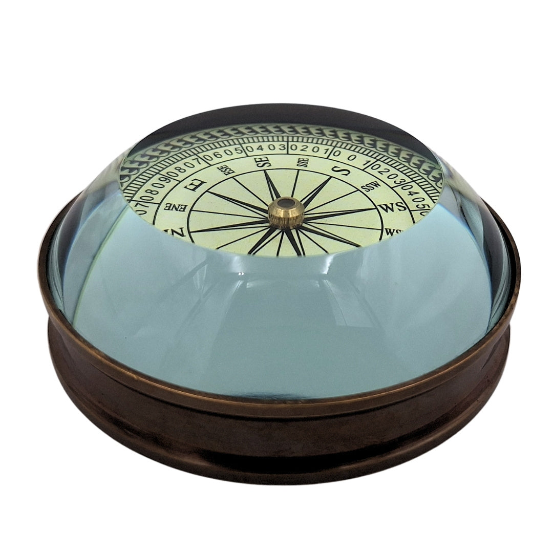 Busolă lenticulară retro din alamă, replică cu gravură – cadou personalizat pentru călător, stil marinăresc, dimensiuni 8x8x2,7 cm, alamă și sticlă, proverb inspirațional