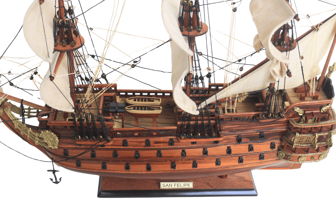 Model exclusiv al velierului San Felipe – SF4, posibilitate de personalizare prin gravură