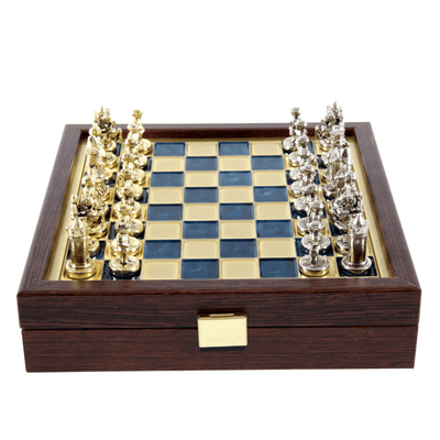 Șah elegant din alamă premium 20x20cm Bizanț, cu gravură personalizată - cadou ideal pentru șahist și iubitor de istorie - piese realizate manual, cu finisaj auriu și argintiu