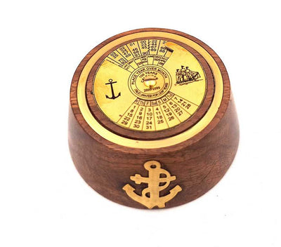 Calendar perpetuu elegant din alamă și lemn, cu posibilitate de personalizare prin gravură, ideal pentru cadou - maro și auriu, dimensiuni 7,5 x 3,5 cm