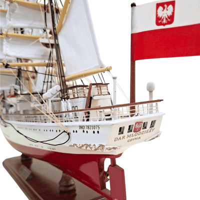 Model exclusiv al velierului Dar Młodzieży XXL 71 cm, posibilitate de personalizare prin gravură