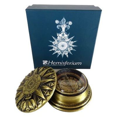 Compas solar renascentist din alamă, cu gravură - cadou vintage elegant, cu înălțimea de 4,5 cm și diametrul de 8,5 cm