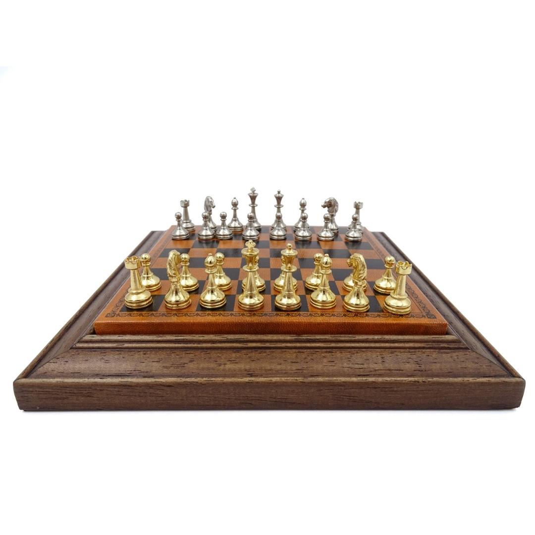 Șah magnetic exclusiv din metal Italfama 18x18 cm cu posibilitate de personalizare prin gravură – cadou elegant pentru orice ocazie, tablă de șah maro-neagră cu piese aurii-argintii