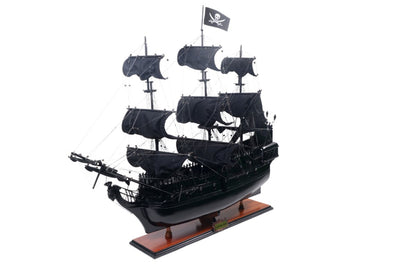Model de corabie pirat Perla Neagră BP80R cu posibilitate de personalizare prin gravură, lungime 89 cm, cadou exclusivist pentru orice ocazie, meșteșug artistic, bază din lemn