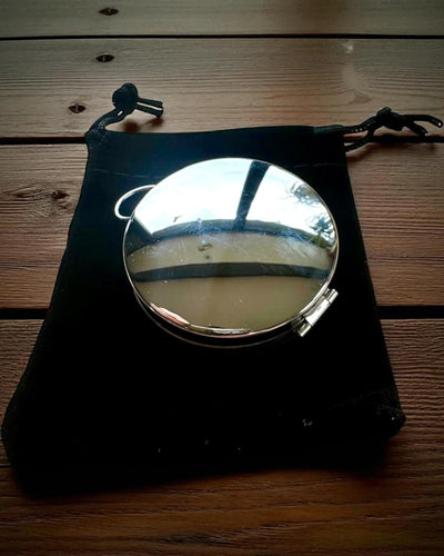 Busolă din Alamă Rezistentă la Apă cu Efect de Strălucire - Esențial pentru Drumeții și Camping, personalizare cu gravură