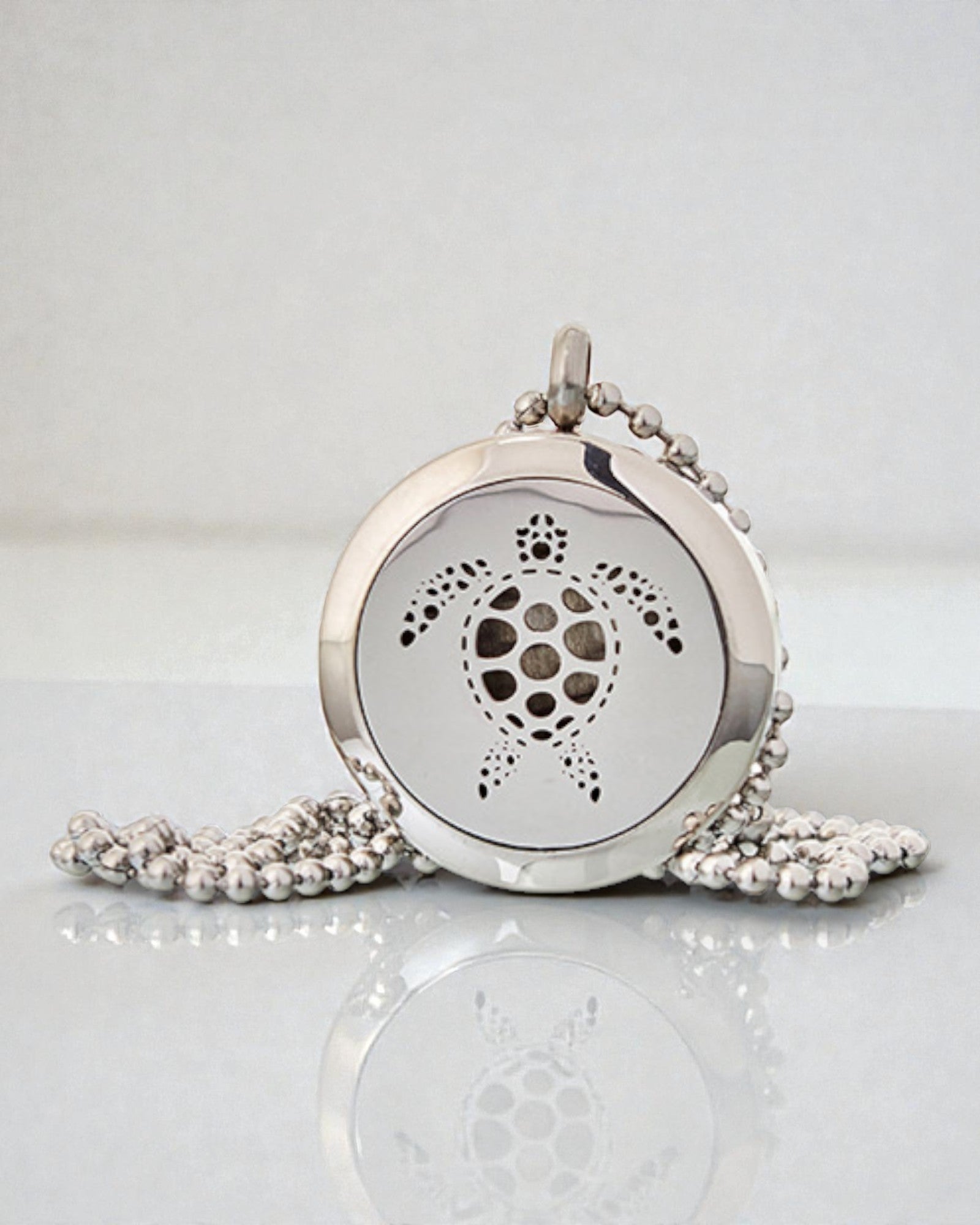 AromaTurtle – Colier aromaterapeutic cu motiv de broască țestoasă, 25 mm, din oțel inoxidabil