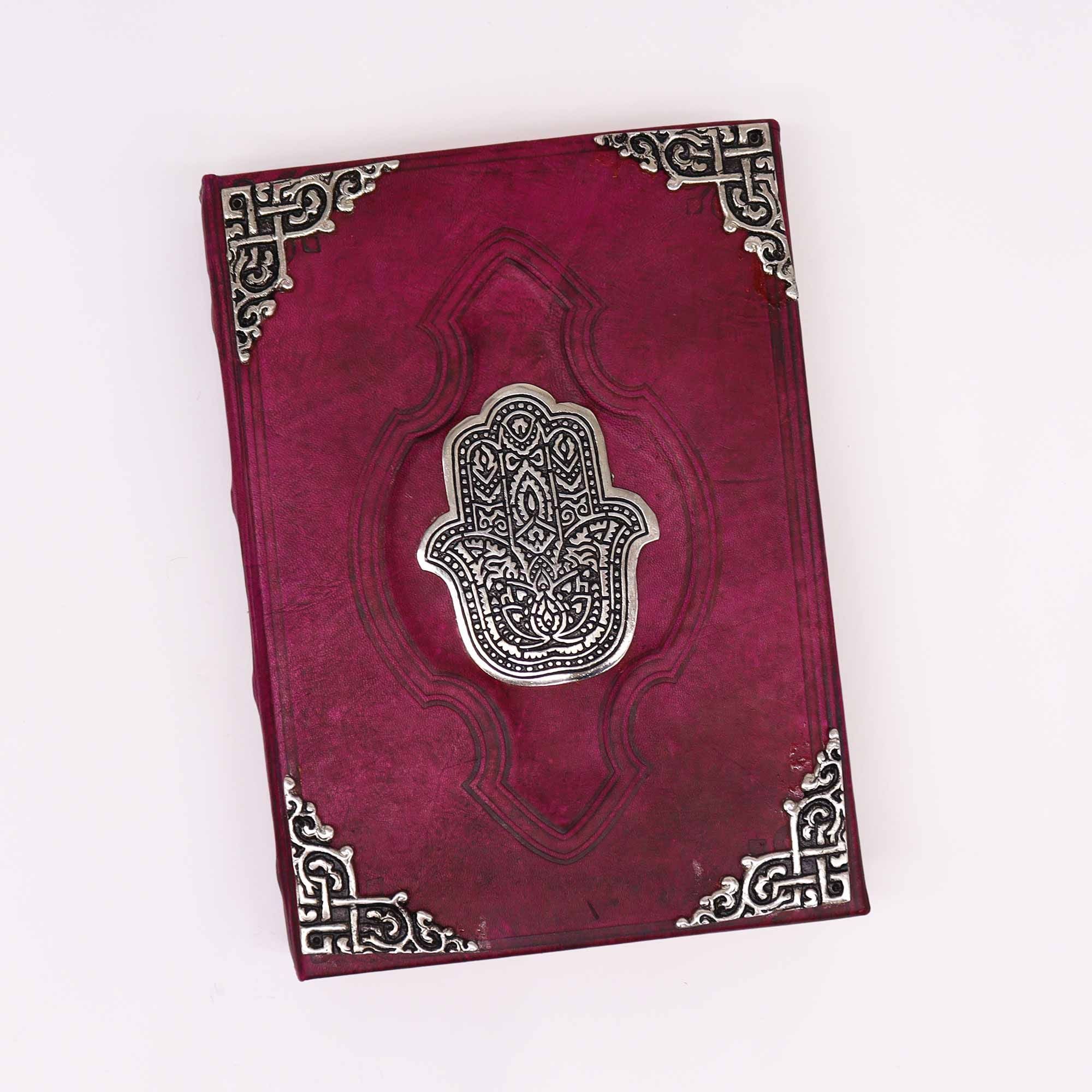 Carte Hefty roșu cafeniu cu decorațiune Hamsa