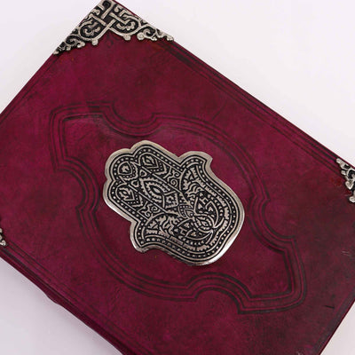 Carte Hefty roșu cafeniu cu decorațiune Hamsa