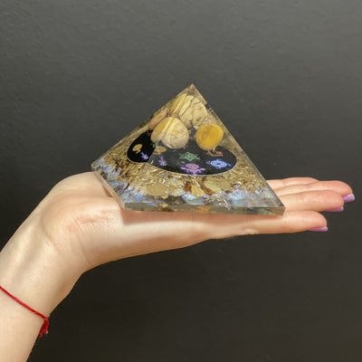 Piramidă orgonitică Midnight Reiki