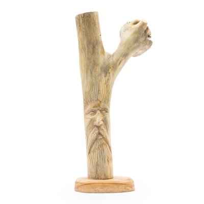 Figurină a Omului Verde sculptată manual din lemn parazitar