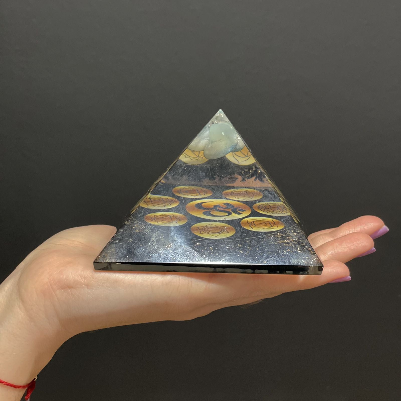 Piramidă orgonitică Midnight Om Chakra