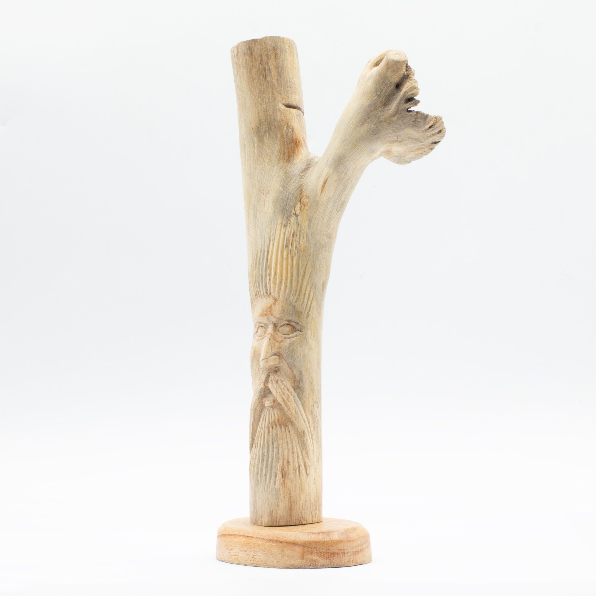 Figurină a Omului Verde sculptată manual din lemn parazitar