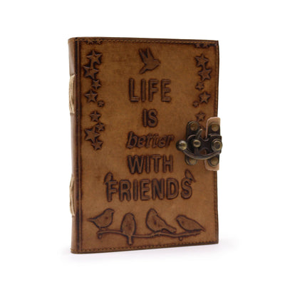 Caietul prieteniei - Jurnal din piele cu motiv de păsări - Cafeniu deschis - 7x5" - Ideal ca dar pentru cei dragi, cu mesaj embosat „Life is Better with Friends” - 100 de pagini goale, închidere vintage, dimensiune compactă