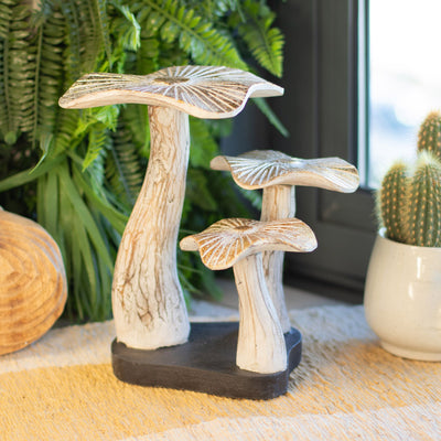 Figură artistică de ciupercă aurie 25 cm, cu finisaj alb și detalii aurii - cadou unic din lemn de albasia pentru interioare în stil boho și natural