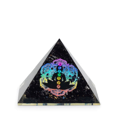 Piramidă orgonitică mică din turmalină neagră 5.5x4.5cm cu motiv Buddha al chakrelor