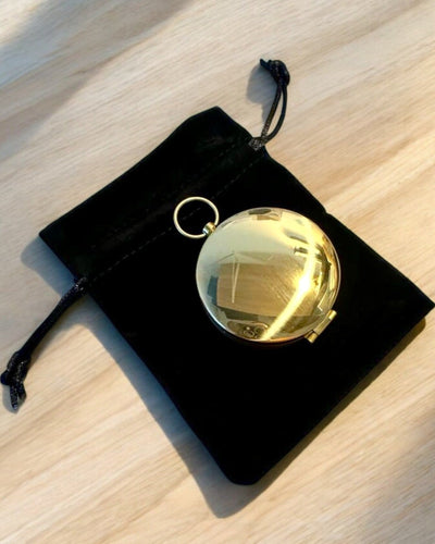 Busolă din Alamă Rezistentă la Apă cu Efect de Strălucire - Esențial pentru Drumeții și Camping, personalizare cu gravură