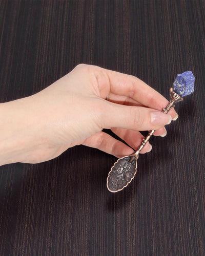 Arcana Aurea – Trusă cu 7 lingurițe maro ale vrăjitoarei, cu pietre naturale