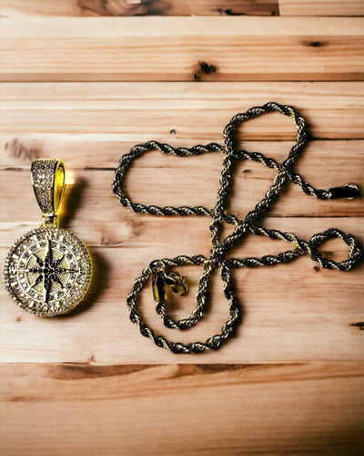 Colier cu Pandantiv Busolă în Stil Glamour cu Zirconii pentru Femei și Bărbați - 2 variante la alegere, personalizare cu gravură pentru cadou