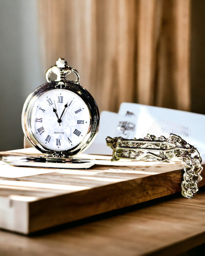 Ceas de buzunar clasic cu cifre romane și lanț, cu mecanism cu cuarț, strălucire de oțel - culoare argintie