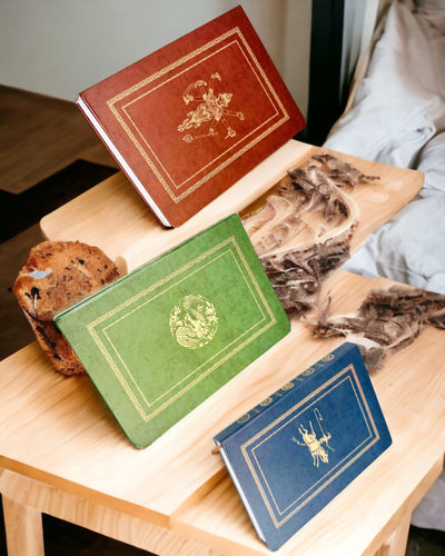 Notatnik maro Vintage cu Copertă Decorativă în Stil Retro – Notatnik Eksploratora – Maro, Vintage