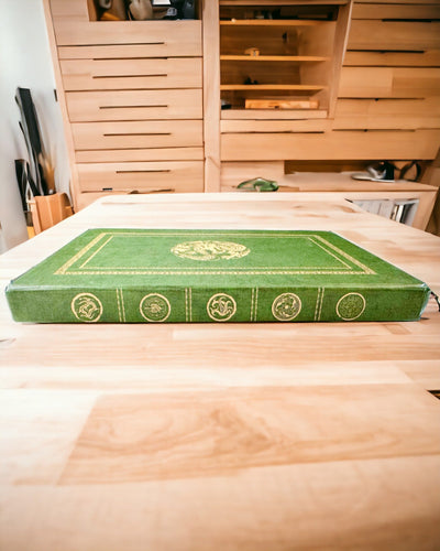 Caiet Decorativ Verde cu Motiv de Dragon - Inspirații Fantasy, cu gravură