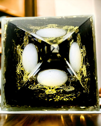 Piramidă Orgonit cu Obsidian – Generator de Energie Chakra, Instrument de Meditație Reiki cu Piatră Naturală