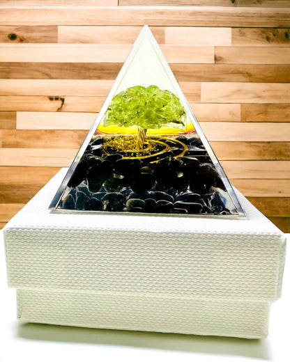 Piramidă Orgonită Reiki cu Cristale Naturale - Simbol Decorativ al Echilibrului Energiei Chakrelor