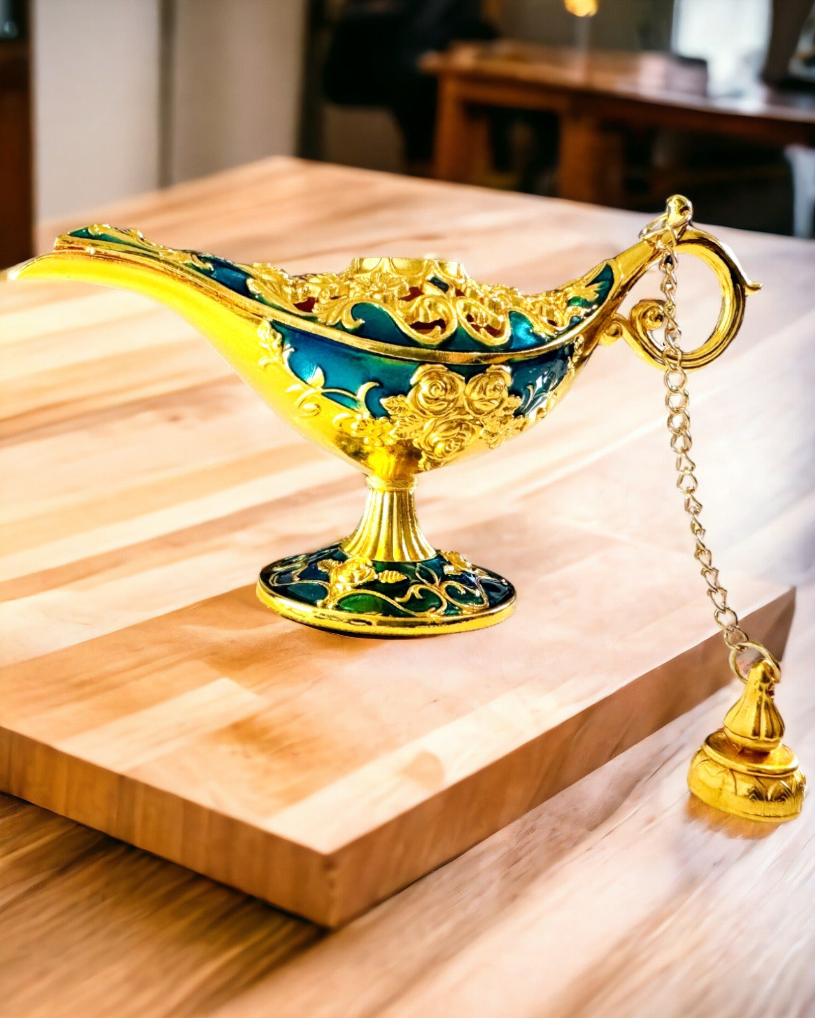 Lampă mică de mână Aladyna - Artizanat artistic din metal pentru decorarea casei, gravură