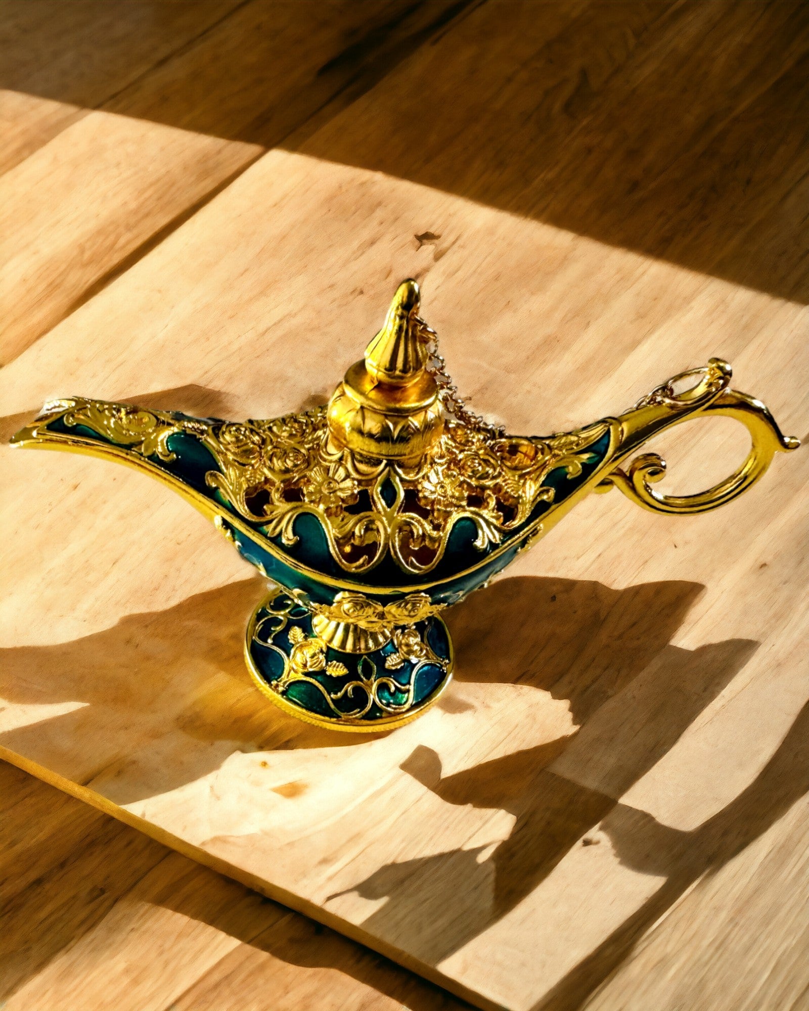 Lampă mică de mână Aladyna - Artizanat artistic din metal pentru decorarea casei, gravură