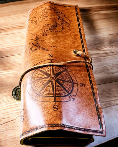 Pernă Retro din Piele Maro-închis cu Motiv de Hartă a Comorii - Geantă Elegantă pentru Depozitarea Comorilor de Scris