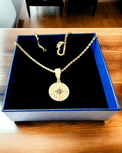 Colier cu Pandantiv Busolă în Stil Glamour cu Zirconii pentru Femei și Bărbați - 2 variante la alegere, personalizare cu gravură pentru cadou