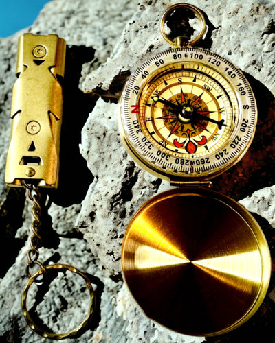 Elegancki Zestaw z Kompasem i Gwizdkiem Sygnałowym