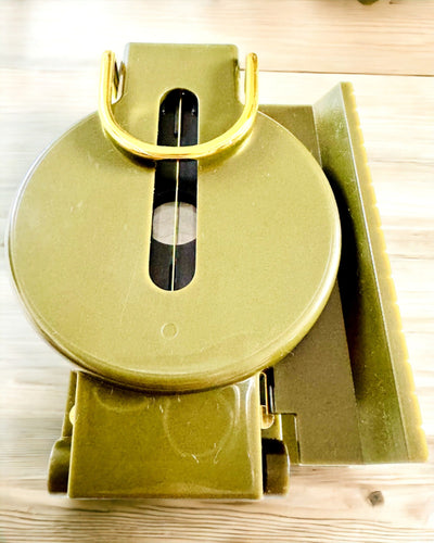 Hartă de Navigație de Înaltă Precizie Rezistentă la Apă în Culoarea Verde Armată – Fiabilă în Orientare, posibilitate de gravare