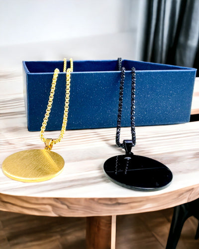 Pandantiv "Urban Elegance" – Medalion Rotund din Oțel Inoxidabil în Două Culori cu Posibilitate de Personalizare