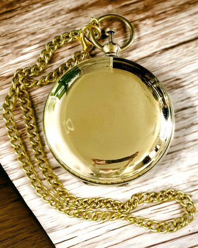 Compas de culoare aurie Aventură – Navigator Elegant al Descoperirilor