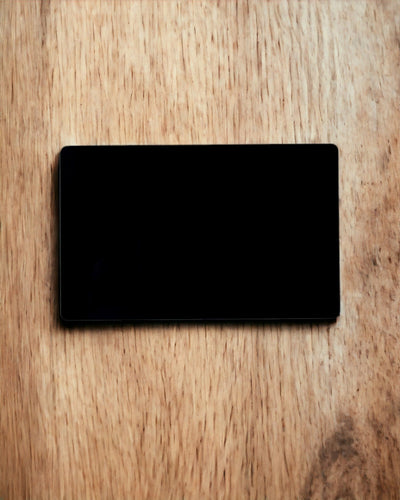 Carte de Vizită Metalică Neagră Exclusivă cu Posibilitate de Personalizare – Ideală pentru Cadou