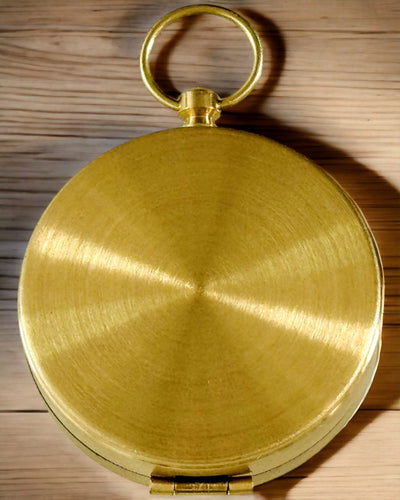 Busolă din Alamă Rezistentă la Apă cu Efect de Strălucire - Esențial pentru Drumeții și Camping, personalizare cu gravură