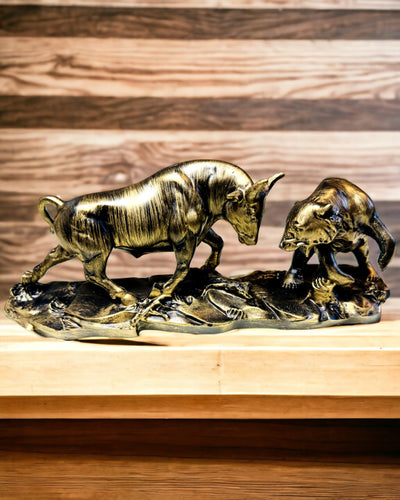 Sculptura „Cei doi rivali” - Taurul și Ursul - Simbolistica Pieței Financiare, Posibilitate de Gravare - culoare Cupru