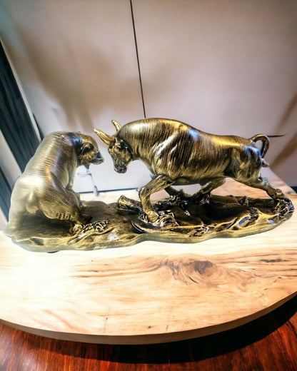 Sculptura „Cei doi rivali” - Taurul și Ursul - Simbolistica Pieței Financiare, Posibilitate de Gravare - culoare Cupru