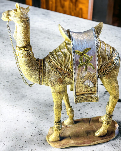 Statuetă Călătorul Deșertului Cămilă Decorativă din Rășină cu Posibilitate de Gravare