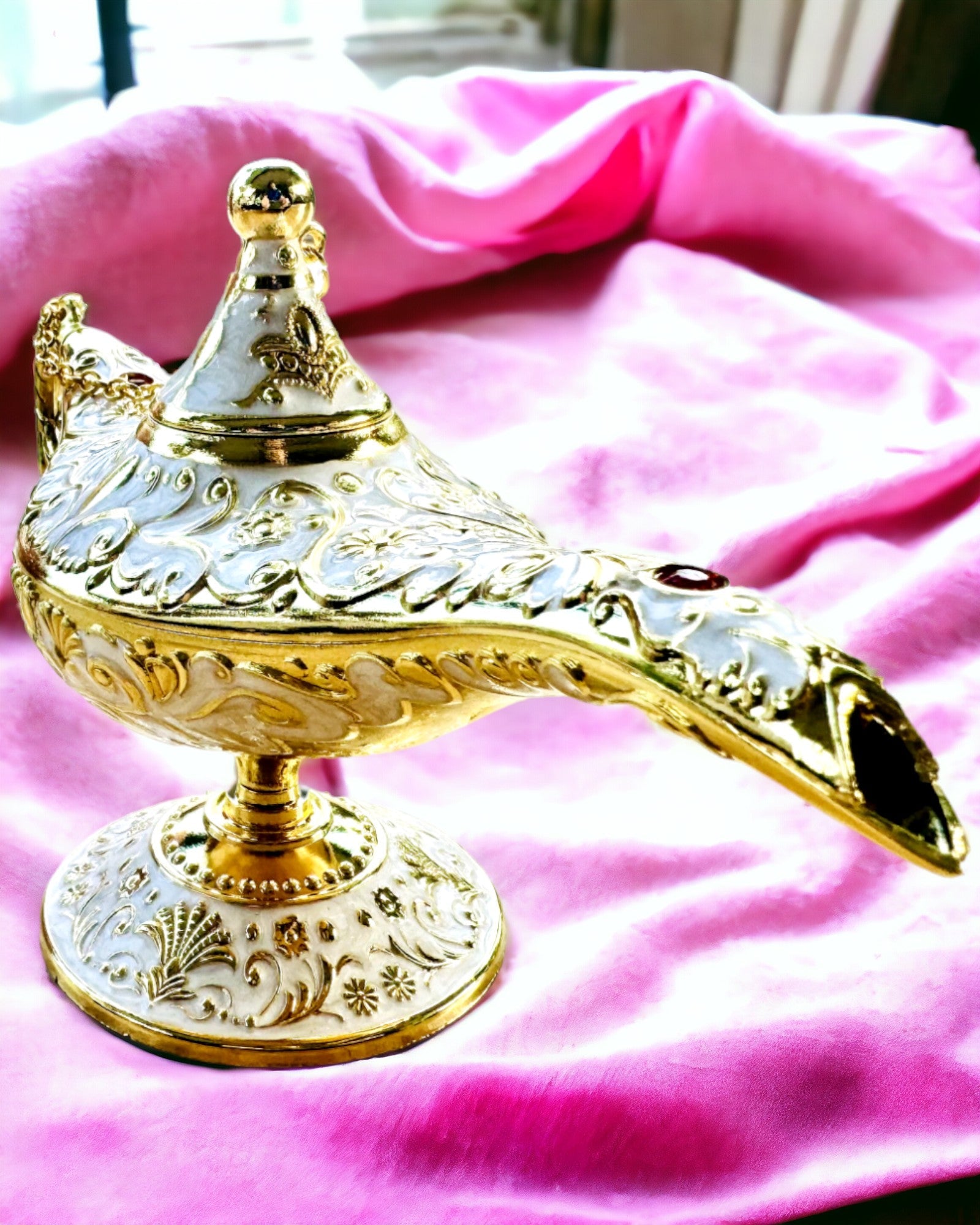 Lampa Magică a lui Aladin cu Opțiune de Gravare - Variantă Albă, împletită cu auriu
