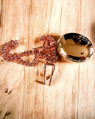 Ceas de buzunar în stil clasic – Aur roz, eleganță vintage