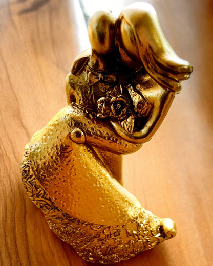 Figurină "Iubire Eternă" culoare aurie - 11 cm, Figurină Decorativă Mică cu Opțiune de Gravare