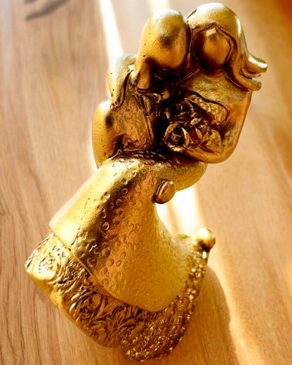 Figurină "Iubire Eternă" culoare aurie - 11 cm, Figurină Decorativă Mică cu Opțiune de Gravare