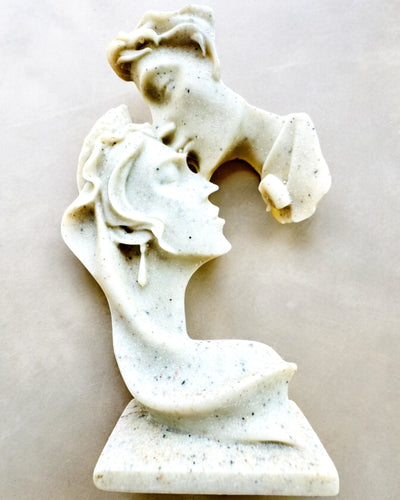 Figurină "Eleganță în Piatră" culoare albă - 13,5 cm înălțime, Decorativă cu Opțiune de Gravare