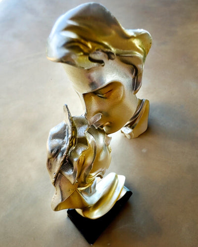 Figurină "Eleganță în Piatră" culoare argintie - Decorativă cu Opțiune de Gravare, 2 dimensiuni la alegere