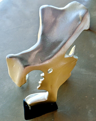 Figurină "Eleganță în Piatră" culoare argintie - Decorativă cu Opțiune de Gravare, 2 dimensiuni la alegere