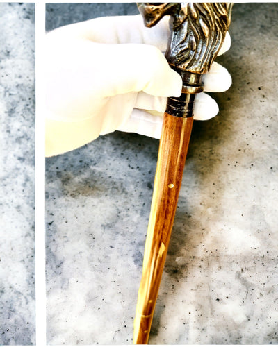 Baston de plimbare Wolf - Lemn de mango indian cu posibilitate de gravare, ornamente aurii maro