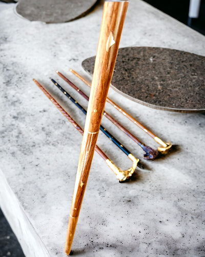 Baston de plimbare Wolf - Lemn de mango indian cu posibilitate de gravare, ornamente aurii maro