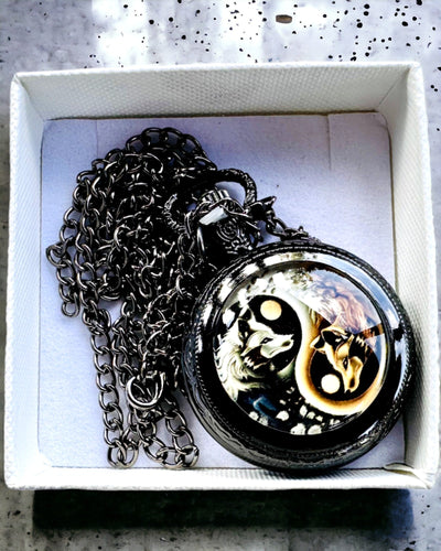 Ceas de buzunar "Mystic Wolves" cu opțiune de personalizare prin gravură